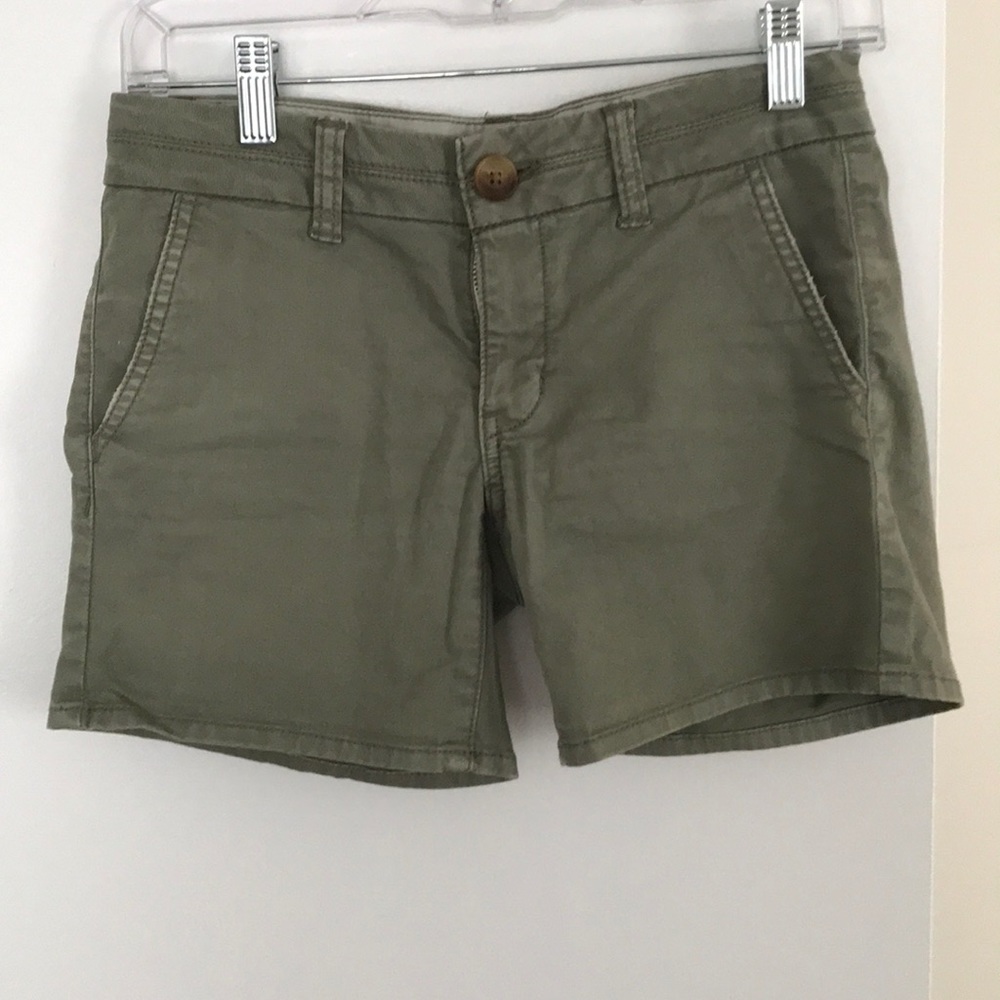 Like New! Stretchy fitted AE shorts